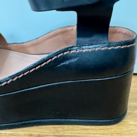 BCBGMAXAZRIA COLOR-BLOCK PLATFORM SANDALS - Picture 6 of 10